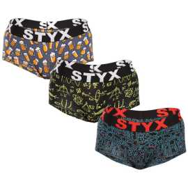 3PACK dámske nohavičky Styx art s nohavičkou viacfarebné (3IN12672) S. Hravé dámske nohavičky Styx s nohavičkami pre maximálne pohodlie
Dopraj si pohodlie, ktoré ťa bude baviť každý deň. Dámske nohavičky Styx s nohavičkami zaujmú na prvý pohľad originálnymi potlačami a výraznými farbami, ktoré dodajú tvojmu šatníku hravosť a energiu. Vďaka pohodlnému strihu a príjemnému bavlnenému materiálu si ich obľúbite nielen na bežné nosenie, ale aj na relax doma alebo aktívny deň plný pohybu.
Kvalitný bavlnený materiál pre pohodlie po celý deň
Dámske nohavičky Styx sú vyrobené z príjemnej zmesi bavlny a elastanu. Bavlna je jemná, priedušná a šetrná k pokožke, takže poskytuje komfort aj pri celodennom nosení. Prísada elastanu dodáva materiálu pružnosť, vďaka ktorej sa nohavičky dobre prispôsobia postave, zdôraznia tvoje prednosti a nikde nepríjemne netlačia.
Originálny dizajn a pohodlný strih s nohavičkami
Výrazné farby a originálne motívy nohavičiek Styx sú hravé a dodajú tvojmu štýlu potrebnú dávku odvahy a originality. Kratšie nohavičky zaisťujú väčšie pohodlie pri pohybe a pomáhajú zabrániť nepríjemnému zarezávaniu. Vytkaná guma s výrazným logom Styx dobre drží na mieste, nekrúti sa a dodáva nohavičkám športovo-moderný vzhľad. Dámske nohavičky Styx s nohavičkami oceníš pri mnohých aktivitách, či už ide o bežné každodenné nosenie, športové aktivity alebo relax doma.
Prečo si obľúbiš dámske nohavičky Styx

Vysoký podiel bavlny zaisťuje priedušnosť a príjemný pocit na pokožke.
Strih s nohavičkami poskytuje väčšie pohodlie a obmedzuje zarezávanie.
Česká výroba zaručuje kvalitné spracovanie a dlhú životnosť.

Kvalita z Česka, to je spodná bielizeň Styx
Spodná bielizeň Styx je kompletne vyrobená v Českej republike. Táto tradičná česká značka s viac ako 30-ročnou históriou dbá na kvalitu svojich produktov a využíva moderné technológie aj tradičné postupy, aby zabezpečila najvyššiu kvalitu a pohodlie. Styx navyše patrí medzi naše vlastné značky, ktorým venujeme maximálnu starostlivosť a za ich prevedenie ručíme – testovali sme ich totiž na vlastnej koži.
Ako sa starať o dámske nohavičky Styx
Aby si nohavičky čo najdlhšie zachovali svoj tvar, pružnosť a výrazné farby, odporúčame dodržiavať nasledujúce pokyny.

Pranie: Nohavičky perte maximálne na 30 °C. Šetrné pranie pomáha zachovať pružnosť elastanu aj intenzitu farebnej potlače. Používaj jemné pracie prostriedky vhodné pre farebné prádlo.
Sušenie: Nohavičky nie sú vhodné do sušičky. Vysoké teploty môžu poškodiť elastické vlákna a spôsobiť stratu pružnosti materiálu. Najlepšie je nechať nohavičky voľne vyschnúť na vzduchu.
Žehlenie: Nohavičky nežehlite. Vysoká teplota by mohla poškodiť potlač aj elastické vlákna materiálu.

Tip: Nájdenie toho správneho kúska spodnej bielizne, ktorý ti perfektne sedí, je niekedy náročné. Keď ho už nájdeš, stojí za to sa oň dobre starať, aby ti vydržal čo najdlhšie. Rady, ako na to, nájdeš v našom článku.