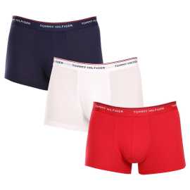 3PACK pánske boxerky Tommy Hilfiger viacfarebné (1U87903842 611) M, trenky. Klasika, ktorá nesklame – pánske boxerky Tommy Hilfiger
Doprajte si nadčasový štýl a špičkový komfort s pánskymi boxerkami od značky Tommy Hilfiger. Vďaka prémiovému spracovaniu a ikonickému dizajnu sú tieto boxerky ideálnou voľbou pre mužov, ktorí chcú vyzerať skvele a zároveň sa cítiť pohodlne po celý deň. Perfektná kombinácia elegancie, funkčnosti a kvality, ktorá obstojí v každej situácii.
Prémiový materiál pre maximálne pohodlie
Boxerky Tommy Hilfiger sú vyrobené z jemnej, na dotyk veľmi príjemnej bavlny s prímesou umelého vlákna, ktorý im dodáva pružnosť a dlhú životnosť. Materiál je priedušný, dobre odvádza vlhkosť a prispôsobí sa tvojmu telu – ideálny ako na pokojný deň v kancelárii, tak aj na aktívne popoludnie, pretože elastický materiál ti umožní úplnú voľnosť pohybu.
Ikonyický štýl a precízny strih
Boxerky majú dlhšie nohavičky, ktoré sa nevyhrávajú a poskytujú dostatočné zakrytie a komfort. Vytkávaná guma s logom Tommy Hilfiger dodáva boxerkám elegantne športový vzhľad a zároveň drží pevne na mieste bez nepríjemného zařezávania. Strih je navrhnutý tak, aby sedel väčšine typov postáv a zdôraznil siluetu bez obmedzenia pohybu. Boxerky sú pohodlné do práce aj na domáce leňošenie, nesklamú vás pod oblekovými nohavicami ani pod letnými šortkami.
Prečo by vám boxerky Tommy Hilfiger nemali chýbať

Prémiová bavlna s elastanom: Mäkká, priedušná a pohodlná na celodenné nosenie.
Dlhšie nohavičky a vyšívaný guma: Stabilita, štýl a žiadne rolovanie.
Elegantný a nadčasový dizajn: Skvelé na každodenné aj špeciálne príležitosti.

Spodná bielizeň Tommy Hilfiger je zárukou najvyššej kvality
Značka Tommy Hilfiger sa stala ikonou amerického obliekania pred takmer 40 rokmi a jej farebnosť v odtieňoch modrej, červenej a bielej je rozpoznateľná na prvý pohľad. Všetky výrobky tejto značky spája prvotriedne spracovanie a nenápadný luxus, ktorý si môžeš dopriať každý deň. Pánske boxerky Tommy Hilfiger nájdete v šatníku štýlových mužov po celom svete, ktorí oceňujú predovšetkým ich nadčasový dizajn a materiály, ktoré vás doslova pohladia. Ocení to nielen vaše intímne partie, ktoré sa budú cítiť ako v bavlnke, ale aj vaša partnerka, ktorá sa vás bude ešte radšej dotýkať.
Ako sa starať o boxerky Tommy Hilfiger

Pranie: Per na 30 °C. Používej jemný prací prostriedok bez bielidiel, aby materiál aj farby zostali ako nové čo najdlhšie.
Sušenie: Boxerky možno sušiť v sušičke pri nízkej teplote. Odporúčame šetrný cyklus, aby si zachovali svoj tvar a pružnosť.
Žehlenie: V prípade potreby je možné ich žehliť na nižšiu teplotu. Ideálne naruby, aby nedošlo k poškodeniu gumy alebo vyblednutiu potlače.

Tip: Nájdenie ideálneho kúsku spodnej bielizne môže byť niekedy náročné. Keď už ho nájdete, starajte sa oň, aby vám vydržal čo najdlhšie. Pomôžu vám v tom vybrané pracie prostriedky a aviváže, ktoré ošetria vlákna a príjemne voňajú.