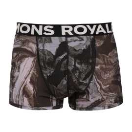 Pánske boxerky Mons Royale viacfarebné (100087-1169-990) M, trenky. Funkčnosť a pohodlie vďaka pánskym boxerkám Mons Royale
Stavte na spodnú bielizeň, ktorá s vami udrží krok v každej situácii. Pánske boxerky Mons Royale sú navrhnuté ako funkčná spodná bielizeň, ktorá zvládne šport, cestovanie aj bežné nosenie s maximálnym komfortom. Jednoduchý dizajn doplnený kontrastnou tkanou gumou s logom značky zaručuje bezkonkurenčný výkon a zároveň skvelý vzhľad.
Prvotriedny funkčný materiál pre každú situáciu
Merino vlna je zázrak prírody - antibakteriálna, termoregulačná a neuveriteľne príjemná na pokožke. V týchto boxerkách vám nebude zima ani teplo - prispôsobia sa vášmu telu a jeho teplote. Prídavok umelých vlákien zvyšuje odolnosť a životnosť spodnej bielizne a zabezpečuje pružnosť, takže boxerky sa dokonale prispôsobia vášmu telu.
Minimalistický štýl a praktický strih
Farebný dizajn je decentný, univerzálny a vhodný na každú príležitosť. Tkaná elastická guma s logom Mons Royale dodáva športový nádych. Dlhšie nohavičky sa nevyhrňujú, poskytujú spoľahlivú oporu a eliminujú nepríjemné otlaky. Strih je navrhnutý tak, aby skvele sedel a bol pohodlný na celodenné nosenie a náročné športové aktivity.
Prečo si vybrať boxerky Mons Royale

Termoregulačné schopnosti - v zime hrejú, v lete chladia.
Odvádzajú pot a nezapáchajú ani po dlhšom nosení.
Odolný materiál s dlhou životnosťou, hypoalergénny a jemný aj pre citlivú pokožku.
Štýlový dizajn a dokonalé prispôsobenie sa aktívnemu životnému štýlu.

Spodná bielizeň Mons Royale je skvelou voľbou na každý deň
Funkčná spodná bielizeň z merino vlny - to je Mons Royale. Mladá značka z Nového Zélandu sa špecializuje na spodnú bielizeň, ktorá drží krok s vaším aktívnym životným štýlom, perfektne sedí a rozmaznáva vašu pokožku. Mons Royale vyrába spodnú bielizeň pre mužov a ženy, ktorí chcú vo svojom živote najvyššiu kvalitu a vedia ju oceniť.
Ako sa starať o boxerky Mons Royale
Aby vaša spodná bielizeň zostala dlho v skvelom stave, odporúčame dodržiavať tieto tipy.

Pranie: Per na maximálnu teplotu 40 °C. Používaj jemný prací prostriedok vhodný na vlnu – ideálne bez enzýmov a zmäkčovadiel. Per naruby, aby si sa vyhol opotrebovaniu vonkajšej strany látky.
Sušenie: Nesuš v sušičke. Suš prirodzene – rozlož na rovnú plochu alebo zaves mimo priameho slnka. Merino vlna rýchlo schne a zachová si tvar.
Žehlenie: Áno, ale na nízku teplotu. Ideálne žehli cez tenkú látku, aby nedošlo k poškodeniu vlákien.

Tip: Vaša obľúbená spodná bielizeň si zaslúži šetrné zaobchádzanie. A pretože chceme, aby vám dlho vydržala, ponúkame aj množstvo doplnkov na pranie, ktoré sa postarajú o dokonalú čistotu a ochranu materiálu.