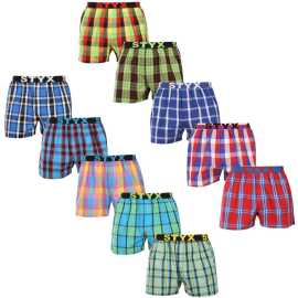 10PACK pánske trenky Styx športová guma viacfarebné (10B110110) XXL, trenírky. Pánske šortky Styx ponúkajú českú kvalitu a maximálne pohodlie
Hľadáte šortky, ktoré v sebe spájajú štýl, pohodlie a prvotriednu kvalitu? Potom sú tieto šortky Styx určené práve pre vás! Poskytnú vám dokonalú priedušnosť a pohodlie na každodenné nosenie. Vďaka prepracovanému strihu perfektne sedia a sú vhodné nielen na bežné nosenie, ale zvládnu aj náročnejšie športové aktivity alebo domáci relax.
Vysokokvalitná bavlna pre dokonalé pohodlie
Šortky sú vyrobené z prvotriednej 100 % bavlny, ktorá je nielen mäkká na dotyk, ale aj úžasne priedušná. To znamená, že sa budete cítiť sviežo a pohodlne aj pri celodennom nosení. Bavlna je navyše hypoalergénna, čo ocenia aj ľudia s citlivejšou pokožkou. Tento materiál je tiež dostatočne odolný, aby vydržal časté pranie a stále si zachoval svoju mäkkosť a žiarivé farby.
Klasický strih a moderný vzhľad
Vďaka voľnému strihu sa v týchto šortkách budete cítiť úplne pohodlne, pretože poskytujú dostatok priestoru na prirodzený pohyb. Pevná, ale pohodlná tkaná guma s logom Styx dodáva šortkám moderný, športový vzhľad a zároveň zabezpečuje, že spodná bielizeň zostane dokonale na svojom mieste. Obľúbený károvaný vzor je nadčasový a nikdy nevyjde z módy, takže šortky sa skvele hodia do každého šatníka.
Prečo by ste určite mali vyskúšať šortky Styx

100 % bavlna pre maximálne pohodlie: Šortky sú vyrobené z vysokokvalitnej bavlny, ktorá je mäkká, priedušná a jemná k pokožke, čo zaručuje pohodlie počas celého dňa.
Športový tkaný elastický: Pevná, ale pohodlná guma s logom Styx drží šortky na mieste bez nepríjemného zarezávania alebo uvoľňovania.
Česká výroba a kvalitné spracovanie: Styx je tradičná česká značka, ktorá sa pýši precíznym spracovaním, odolnosťou a dlhou životnosťou výrobkov.

Česká značka Styx ponúka zábavu aj prvotriednu kvalitu
Spodnú bielizeň Styx si obľúbia najmä tí, pre ktorých je dôležitá individualita. Trenírky Styx hrajú všetkými farbami a okamžite vám zdvihnú náladu a sebavedomie. Okrem toho sa môžete tešiť aj na prvotriedne materiály a spracovanie. Farebné pánske spodky Styx sú skvelou voľbou aj ako darček, pretože nimi jednoducho nemôžete nič pokaziť. Navyše sú kompletne ušité v Českej republike.
Ako sa starať o šortky Styx?
Aby ste si šortky udržali dlho v skvelej kondícii, odporúčame dodržiavať tieto tipy.

Pranie: Odporúčame prať pri teplote 30 °C, aby si bavlna zachovala svoju mäkkosť a farby zostali sýte.
Sušička: Sušenie v sušičke sa neodporúča, aby sa materiál nezrazil. Najlepšie je šortky sušiť na vzduchu.
Žehlenie: Bavlnu je možné žehliť, ale odporúča sa nižšia teplota, aby nedošlo k poškodeniu látky.

Tip: Staňte sa expertom na údržbu spodnej bielizne vďaka radám v našom článku a doprajte svojim obľúbeným kúskom starostlivosť, ktorú si zaslúžia.