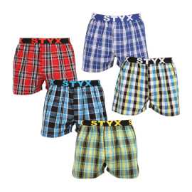 5PACK pánske trenky Styx športová guma viacfarebné (5B102125) L, trenírky.
Hľadáte šortky, ktoré v sebe spájajú štýl, pohodlie a prvotriednu kvalitu?
Vysokokvalitná bavlna pre dokonalé pohodlie
Šortky sú vyrobené z prvotriednej 100 % bavlny, ktorá je nielen mäkká na dotyk, ale aj úžasne priedušná.
Klasický strih a moderný vzhľad
Vďaka voľnému strihu sa v týchto šortkách budete cítiť úplne pohodlne, pretože poskytujú dostatok priestoru na prirodzený pohyb.
Prečo by ste určite mali vyskúšať šortky Styx

100 % bavlna pre maximálne pohodlie: Šortky sú vyrobené z vysokokvalitnej bavlny, ktorá je mäkká, priedušná a jemná k pokožke, čo zaručuje pohodlie počas celého dňa.
Športový tkaný elastický: Pevná, ale pohodlná guma s logom Styx drží šortky na mieste bez nepríjemného zarezávania alebo uvoľňovania.
Česká výroba a kvalitné spracovanie: Styx je tradičná česká značka, ktorá sa pýši precíznym spracovaním, odolnosťou a dlhou životnosťou výrobkov.

Česká značka Styx ponúka zábavu aj prvotriednu kvalitu
Spodnú bielizeň Styx si obľúbia najmä tí, pre ktorých je dôležitá individualita.
Ako sa starať o šortky Styx?
Aby ste si šortky udržali dlho v skvelej kondícii, odporúčame dodržiavať tieto tipy.

Pranie: Odporúčame prať pri teplote 30 °C, aby si bavlna zachovala svoju mäkkosť a farby zostali sýte.
Sušička: Sušenie v sušičke sa neodporúča, aby sa materiál nezrazil.
Žehlenie: Bavlnu je možné žehliť, ale odporúča sa nižšia teplota, aby nedošlo k poškodeniu látky.

Tip: Staňte sa expertom na údržbu spodnej bielizne vďaka radám v našom článku a doprajte svojim obľúbeným kúskom starostlivosť, ktorú si zaslúžia.