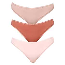 3PACK Dames slip Tommy Hilfiger veelkleurig (UW0UW02825 0TG) S.
Verwen jezelf met comfort in een iconisch ontwerp dat je zelfvertrouwen een boost zal geven.
Lichtgewicht en flexibel materiaal voor de hele dag comfort
Tommy Hilfiger slips zijn gemaakt van hoogwaardige kunstvezels, die zich onderscheiden door hun zachtheid, ademend vermogen en duurzaamheid.
Modern ontwerp dat bij je past
Het minimalistische ontwerp past in elke garderobe en accentueert je unieke stijl.
Wat je zo leuk vindt aan Tommy Hilfiger broeken

Topkwaliteit van een iconisch merk.
Zacht, licht en flexibel materiaal.
Stijlvol ontwerp voor een strakke en sportieve look.

Tommy Hilfiger is een merk voor alle moderne vrouwen
Tommy Hilfiger ondergoed vertegenwoordigt de perfecte harmonie tussen klassieke en moderne looks.
Hoe verzorg je een Tommy Hilfiger slip?
Om ervoor te zorgen dat je favoriete slip lang in perfecte staat blijft, raden we je aan deze onderhoudsrichtlijnen te volgen.

Wasgoed: Per tot een maximumtemperatuur van 30 °C.
Drogen: De slips zijn niet geschikt voor de droger.
Strijken: Strijken is toegestaan, maar alleen op een lage temperatuur.

Tip: Je favoriete ondergoed verdient een zachte behandeling.