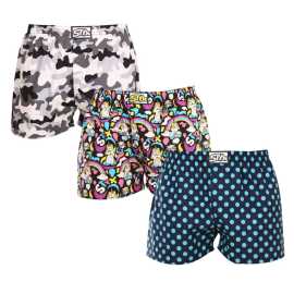 3PACK pánske trenky Styx art klasická guma viacfarebné (3A11871) M, trenírky.
Doprajte si štýl a pohodlie s pánskymi šortkami Styx v pestrých farbách a originálnom dizajne.
Mäkký materiál pre celodenné pohodlie
Šortky Styx sú vyrobené zo 100 % bavlny, ktorá ponúka mäkkosť a priedušnosť aj pri celodennom nosení.
Originálny dizajn a pohodlné nosenie
Šortky Styx vnesú do vášho šatníka hravosť a jedinečný štýl vďaka odvážnym farbám a originálnym potlačiam.
Prečo si zaobstarať šortky Styx?

Vyrobené v Českej republike s dôrazom na kvalitu a precíznosť.


Materiál zo 100 % bavlny pre mäkkosť a pohodlie.


Originálne a zábavné vzory, ktoré vás odlíšia.

Kvalita z Českej republiky, to je spodná bielizeň Styx
Spodná bielizeň Styx sa kompletne vyrába v Českej republike.
Ako sa starať o šortky Styx
Ak chcete zachovať kvalitu a pohodlie svojich šortiek, postupujte podľa týchto pokynov:

Pranie: Perte pri maximálnej teplote 30 °C, aby ste zachovali intenzívne farby a mäkkosť bavlny.


Sušenie: Neodporúčame sušenie v bubnovej sušičke, radšej ich nechajte voľne uschnúť na vzduchu.


Žehlenie: Šortky môžete žehliť pri nízkej teplote, aby mali hladký vzhľad.

Tip: Staňte sa expertom na údržbu spodnej bielizne vďaka tipom v našom článku a doprajte svojim obľúbeným kúskom starostlivosť, akú si zaslúžia.