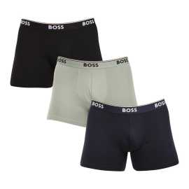 3PACK pánske boxerky BOSS viacfarebné (50517828 970) XL, trenky.
Doprajte si dokonalé pohodlie a nadčasový štýl s pánskymi boxerkami BOSS.
Prémiový materiál pre maximálne pohodlie
Boxerky sú vyrobené z vysokokvalitnej zmesi bavlny a elastanu, ktorá poskytuje dokonalú kombináciu jemnosti, priedušnosti a pružnosti.
Štýlový dizajn a elegantný vzhľad
Klasický dizajn s decentným logom BOSS na tkanej elastickej časti dodáva boxerkám moderný a sofistikovaný vzhľad.
Prečo si boxerky BOSS zamilujete

Prvotriedna bavlna: Mäkké, priedušné a príjemné na telo.
Elastický pás s logom BOSS: Štýlové a pohodlné.
Dlhšie nohavičky: Ideálne pod oblek a na šport.
Pružný materiál: Dokonale sa prispôsobí vášmu telu.

Spodná bielizeň BOSS je povinnou výbavou všetkých štýlových mužov.
Značka BOSS vznikla odčlenením od známeho výrobcu oblečenia Hugo Boss ako línia výrobkov pre mužov, ktorí majú radi kvalitné kúsky a nadčasový vzhľad.
Ako sa starať o boxerky BOSS?
Aby si vaše nové boxerky zachovali svoj tvar a kvalitu čo najdlhšie, odporúčame dodržiavať tieto pokyny:

Pranie: Per na 40 °C s podobnými farbami a jemným pracím prostriedkom.
Sušenie: Môžeš ich sušiť v sušičke na nízku teplotu, ale pre dlhšiu životnosť odporúčame sušenie na vzduchu.
Žehlenie: Pokiaľ je potrebné, žehli na nízku teplotu.

Tip: Nájsť ten správny kus spodnej bielizne, ktorý vám dokonale padne, môže byť náročné.
