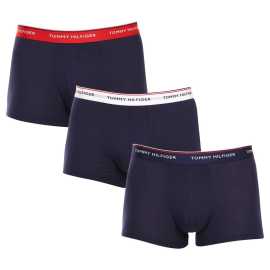 3PACK moške boksarice Tommy Hilfiger temno modre (1U87903842 904) XL.
Privoščite si brezčasen slog in vrhunsko udobje z moškimi boksericami Tommy Hilfiger.
Vrhunski material za maksimalno udobje
Boksarice Tommy Hilfiger so izdelane iz mehkega, na otip prijetnega bombaža z dodatkom elastana, ki jim daje prožnost in trpežnost.
Ikoničen slog in natančen kroj
Bokserji imajo daljše noge, ki se ne zvijajo, ter zagotavljajo zadostno pokritost in udobje.
Zakaj ne smete zamuditi boksaric Tommy Hilfiger

Vrhunski bombaž z elastanom: Mehke, zračne in udobne za celodnevno nošenje.
Daljše noge in elastičen pas: Stabilnost, slog in brez premikanja.
Elegantna in brezčasna zasnova: Odlično za vsak dan in posebne priložnosti.

Spodnje perilo Tommy Hilfiger je zagotovilo najvišje kakovosti
Blagovna znamka Tommy Hilfiger je pred skoraj 40 leti postala ikona ameriškega oblačenja, njena barvita paleta modre, rdeče in bele barve pa je prepoznavna že na prvi pogled.
Kako skrbeti za bokserje Tommy Hilfiger

Pralnica: Per pri 30 °C.
Sušenje: Bokserje lahko sušite v sušilnem stroju pri nizki temperaturi.
Likanje: Po potrebi jih lahko likate pri nižji temperaturi.

Nasvet: Iskanje popolnega spodnjega perila je včasih lahko izziv.