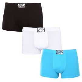3PACK herenboxershort Styx klassiek elastisch meerkleurig (3Q96019) M.
Op zoek naar de perfecte combinatie van comfort, stijl en kwaliteit?
Eersteklas materiaal voor ultiem comfort
Deze boxershorts zijn gemaakt van een unieke mix van katoen, modal en elastaan.
Perfecte pasvorm en comfortabel klassiek rubber
Styx herenboxerslips hebben kortere pijpjes die nooit oprollen en je maximale bewegingsvrijheid geven.
Waarom je van Styx boxers zult houden

Hoogwaardige combinatie van katoen en modal: Zacht, ademend en comfortabel op het lichaam.
Kortere slipjes: Ze rollen niet op en geven je maximale bewegingsvrijheid.
Klassieke elastische tailleband: Het duwt niet, maar houdt stevig op zijn plaats.
Geschikt voor vrijetijdskleding en sport: Een geweldige keuze voor actieve mannen.
Gemaakt in Tsjechië: Tsjechische kwaliteit en nauwkeurig vakmanschap.

Styx ondergoed is een van de populairste
Het Tsjechische merk Styx staat bij klanten vooral bekend om zijn shorts met nieuwe patronen in opvallende kleuren.
Hoe verzorg je Styx boxers?
Om ervoor te zorgen dat je favoriete boxershort lang goed blijft, raden we je aan deze tips te volgen:

Wasgoed: We raden aan op 30 °C te wassen om de zachtheid en elasticiteit van het materiaal te behouden.
Drogen: Niet geschikt voor de droogtrommel om verlies van elasticiteit en beschadiging van de vezels te voorkomen.
Strijken: Indien nodig kan het gestreken worden op een lage temperatuur, maar we raden aan het binnenstebuiten te strijken.

Tip: Het juiste ondergoed vinden dat perfect bij je past, kan een uitdaging zijn.