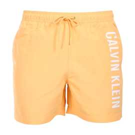 Bademode für Männer Calvin Klein orange (KM0KM01004-SAN) M.
Möchten Sie stilvoll aussehen und gleichzeitig maximalen Komfort genießen?
Leichtes und funktionelles Material sorgt für Komfort
Der Badeanzug ist aus leichtem Polyester gefertigt, das schnell trocknet und sehr strapazierfähig ist.
Bequeme Passform für jede Gelegenheit
Der Calvin Klein-Badeanzug hat kürzere Beine, so dass er Sie nicht einengt und Ihre Beine zeigt.
Warum Calvin Klein Bademode in Ihrem Kleiderschrank nicht fehlen darf

Erstklassiges Design: Ein luxuriöser Look mit dem kultigen Calvin Klein-Logo.
Schnell trocknendes Material.
Perfekter Schnitt: Die kurzen Beine und der elastische Bund mit Kordelzug passen sich Ihrem Körper an und sorgen für maximale Bewegungsfreiheit.

Calvin Klein Unterwäsche wird von Menschen auf der ganzen Welt geliebt
Calvin Klein Herrenunterwäsche gehört zu den Aushängeschildern der Modeindustrie.
Wie pflegt man Bademode?
Damit Ihre Bademode so lange wie neu hält, ist es wichtig, sie richtig zu pflegen:

Waschen: Empfohlen für 30°C mit mildem Reinigungsmittel.
Trocknen: Nicht für den Wäschetrockner geeignet - am besten an der Luft trocknen lassen.
Bügeln: Nicht bügeln, das Material glättet sich von selbst.

Tip: Die Wahl eines Badeanzugs, der Ihnen perfekt passt und Ihren Stil unterstreicht, kann ein langer Weg sein.