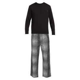 Pánske pyžamo Calvin Klein viacfarebné (NM2842E-QP5) XL.
Aj keď oddychujete, zaslúžite si štýl.
Prémiový materiál pre maximálne pohodlie
Pyžamy Calvin Klein sú vyrobené z vysoko kvalitnej bavlny s elastanom.
Elegantný strih a praktický dizajn
Pyžamo Calvin Klein sa skladá z trička s dlhými rukávmi a dlhých nohavíc s klasickou gumou.
Prečo si zamilujete pyžamo Calvin Klein

Prémiový komfort: Mäkký a pružný materiál zaisťuje maximálny komfort pri spánku alebo relaxácii doma.
Elegantný dizajn: Nadčasový vzhľad s dlhými rukávmi a hladkým povrchom bez zbytočných nápisov, ideálny pre mužov, ktorí chcú vyzerať dobre aj doma.
Kvalita značky: Pyžamy od ikonické značky Calvin Klein kombinujú štýl, funkčnosť a odolnosť.

Spodná bielizeň Calvin Klein je obľúbená u ľudí po celom svete
Výnimočná spodná bielizeň Calvin Klein je základom módneho priemyslu.
Ako sa starať o pánske pyžamy Calvin Klein
Aby vaše obľúbené spodné prádlo vydržalo čo najdlhšie, odporúčame dodržiavať tieto pokyny na údržbu.

Pranie: Práť pri 30 °C.
Sušenie: Pyžamo je vhodné sušiť v sušičke, ale odporúčame použiť jemný program pri nízkej teplote.
Žehlenie: Nežehlite.

 
Tip: Nájdenie obľúbeného spodného prádla môže byť niekedy zdĺhavý proces, preto chceme, aby vaše obľúbené kúsky vydržali čo najdlhšie.