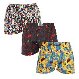 3PACK pánske trenky Styx art klasická guma viacfarebné (3A11820) M, trenírky.
Doprajte si štýl a pohodlie s pánskymi šortkami Styx v pestrých farbách a originálnom dizajne.
Mäkký materiál pre celodenné pohodlie
Šortky Styx sú vyrobené zo 100 % bavlny, ktorá ponúka mäkkosť a priedušnosť aj pri celodennom nosení.
Originálny dizajn a pohodlné nosenie
Šortky Styx vnesú do vášho šatníka hravosť a jedinečný štýl vďaka odvážnym farbám a originálnym potlačiam.
Prečo si zaobstarať šortky Styx?

Vyrobené v Českej republike s dôrazom na kvalitu a precíznosť.


Materiál zo 100 % bavlny pre mäkkosť a pohodlie.


Originálne a zábavné vzory, ktoré vás odlíšia.

Kvalita z Českej republiky, to je spodná bielizeň Styx
Spodná bielizeň Styx sa kompletne vyrába v Českej republike.
Ako sa starať o šortky Styx
Ak chcete zachovať kvalitu a pohodlie svojich šortiek, postupujte podľa týchto pokynov:

Pranie: Perte pri maximálnej teplote 30 °C, aby ste zachovali intenzívne farby a mäkkosť bavlny.


Sušenie: Neodporúčame sušenie v bubnovej sušičke, radšej ich nechajte voľne uschnúť na vzduchu.


Žehlenie: Šortky môžete žehliť pri nízkej teplote, aby mali hladký vzhľad.

Tip: Staňte sa expertom na údržbu spodnej bielizne vďaka tipom v našom článku a doprajte svojim obľúbeným kúskom starostlivosť, akú si zaslúžia.