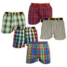 5PACK moške široke boksarice Styx športna guma večbarvne (5B0177621) M.
Iščete kratke hlače, ki združujejo slog, udobje in vrhunsko kakovost?
Kakovostni bombaž za popolno udobje
Kratke hlače so izdelane iz vrhunskega 100-odstotnega bombaža, ki ni le mehak na otip, ampak tudi odlično diha.
Klasičen kroj in sodoben videz
Zaradi ohlapnega kroja se boste v teh kratkih hlačah počutili povsem udobno, saj zagotavljajo veliko prostora za naravno gibanje.
Zakaj bi vsekakor morali preizkusiti kratke hlače Styx

100-odstotni bombaž za največje udobje: Kratke hlače so izdelane iz visokokakovostnega bombaža, ki je mehak, zračen in prijazen do kože, kar zagotavlja udobje ves dan.
Športna tkana guma: Čvrsta, a udobna elastika z logotipom Styx drži hlače na mestu, ne da bi se neprijetno zarezala ali razrahljala.
Češka proizvodnja in kakovostna izdelava: Styx je tradicionalna češka blagovna znamka, ki se ponaša z natančno izdelavo, vzdržljivostjo in dolgo življenjsko dobo izdelka.

Češka blagovna znamka Styx ponuja zabavo in vrhunsko kakovost
Spodnje perilo Styx je še posebej priljubljeno pri tistih, ki jim je pomembna individualnost.
Kako skrbeti za kratke hlače Styx?
Če želite, da bodo vaše kratke hlače dolgo ostale v odlični kondiciji, vam priporočamo naslednje nasvete.

Pralnica: Priporočamo pranje pri 30 °C, da bombaž ohrani mehkobo in barve ostanejo bogate.
Sušilni stroj: Sušenje v sušilnem stroju ni priporočljivo, da se material ne skrči.
Likanje: Bombaž lahko likate, vendar priporočamo nižjo temperaturo, da ne poškodujete tkanine.

Nasvet: Postanite strokovnjak za vzdrževanje spodnjega perila z z nasveti v našem članku in svojim najljubšim kosom zagotovite nego, ki si jo zaslužijo.