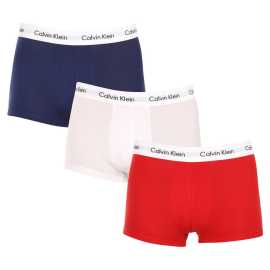 3PACK Boxers para hombre Calvin Klein multicolor (U2664G-I03) L.
Disfruta de una lujosa comodidad todos los días con los calzoncillos bóxer para hombre de Calvin Klein en un práctico diseño multicolor.
Materiales de lujo para el máximo confort
Los calzoncillos están confeccionados con una mezcla de algodón y elastano que garantiza transpirabilidad, suavidad y flexibilidad.
Diseño moderno para hombres excepcionales
Cada calzoncillo bóxer lleva el icónico logo de Calvin Klein tejido elástico, que no sólo es elegante, sino que también mantiene los calzoncillos bóxer cómodamente en su sitio durante todo el día.
Por qué deberías probar los calzoncillos Calvin Klein

Material de lujo: Algodón para el máximo confort, elastano para la flexibilidad y el ajuste al cuerpo.


Elegante goma tejida: Con el logotipo de Calvin Klein que mantiene los calzoncillos en su sitio durante todo el día.


Cortemás corto: Libertad de movimientos para el día a día y un estilo de vida activo.

La ropa interior Calvin Klein gusta en todo el mundo
La ropa interior masculina Calvin Klein es uno de los incondicionales de la industria de la moda.
Cómo cuidar tus boxers Calvin Klein

Lavandería: Lavar los bóxers a 30°C para mantener su calidad y elasticidad.


Secado: Puedes secarlos en secadora a baja temperatura para conservar su elasticidad.


Planchado: No es necesario planchar los calzoncillos, lo que ahorra tiempo en su mantenimiento.

Consejo: Encontrar la prenda interior adecuada que se adapte perfectamente a ti puede ser todo un reto.
