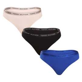 3PACK dámske tangá Tommy Hilfiger viacfarebná (UW0UW04889 0R1) L.
Hľadáte tangá, ktoré dokonale padnú väčším veľkostiam a ponúkajú štýl aj pohodlie?
Mäkká bavlna, ktorá sa prispôsobí vašim potrebám
Tanga sú vyrobené z kvalitnej bavlny s prímesou elastanu.
Nadčasový štýl, ktorý si zamilujete
Klasické farby v kombinácii s jemnou tkanou gumou, na ktorej je logo Tommy Hilfiger, dodávajú tangám športový nádych a zároveň pôsobia elegantne a žensky.
Prečo si zamilujete tangá Tommy Hilfiger

Pohodlný strih, ktorý sa prispôsobí väčším veľkostiam.
Kvalitný a priedušný bavlnený materiál.
Štýlový a zároveň praktický dizajn s elastickou gumou s ikonickým logom.

Tommy Hilfiger je značka pre všetky moderné ženy
Spodná bielizeň Tommy Hilfiger predstavuje dokonalú harmóniu medzi klasickým a moderným vzhľadom.
Ako sa starať o tangá Tommy Hilfiger
Aby vaše obľúbené tangá vydržali ako nové, odporúčame dodržiavať tieto pokyny.

Pranie: Per na 30 °C.


Sušenie: Môžeš sušiť v sušičke – zvoľ program s nízkou teplotou, ktorý chráni vlákna a elasticitu.
Žehlenie: Nežehliť – materiál je hladký a ľahko sa udržuje bez potreby žehlenia.

Tip: Staňte sa expertom na údržbu spodnej bielizne vďaka radám v našom článku a doprajte svojim obľúbeným kúskom starostlivosť, ktorú si zaslúžia.