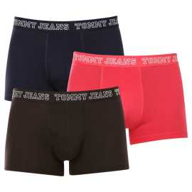 3PACK Herren Klassische Boxershorts Tommy Hilfiger mehrfarbig (UM0UM02850 0T0) L.
Gönnen Sie sich zeitlosen Stil und höchsten Komfort mit den Herren-Boxershorts von Tommy Hilfiger.
Hochwertiges Material für maximalen Komfort
Die Tommy Hilfiger Boxershorts sind aus weicher, sehr angenehm zu tragender Baumwolle mit einem Hauch von Elastan gefertigt, was ihnen Flexibilität und Haltbarkeit verleiht.
Ikonischer Stil und präziser Schnitt
Die Boxershorts haben längere Beine, die nicht hochgekrempelt werden und ausreichend Abdeckung und Komfort bieten.
Warum Sie Tommy Hilfiger Boxershorts nicht verpassen dürfen

Hochwertige Baumwolle mit Elastan: Weich, atmungsaktiv und bequem für ganztägigen Tragekomfort.
Längeres Bein und elastischer Bund: Stabilität, Stil und kein Scrollen.
Elegantes und zeitloses Design: Ideal für den Alltag und besondere Anlässe.

Tommy Hilfiger Unterwäsche ist eine Garantie für höchste Qualität
Die Marke Tommy Hilfiger wurde vor fast 40 Jahren zu einer Ikone amerikanischer Kleidung, und ihre farbenfrohe Palette aus Blau, Rot und Weiß ist auf den ersten Blick zu erkennen.
Pflegehinweise für Tommy Hilfiger Boxershorts

Waschen: Per bei 30 °C.
Trocknen: Boxer können bei niedriger Temperatur im Wäschetrockner getrocknet werden.
Bügeln: Falls erforderlich, können sie bei einer niedrigeren Temperatur gebügelt werden.

Tip: Das perfekte Stück Unterwäsche zu finden, kann manchmal eine Herausforderung sein.