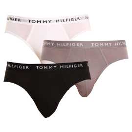 3PACK Herren Slips Tommy Hilfiger mehrfarbig (UM0UM02206 0TG) XXL.
Genießen Sie Komfort, auf den Sie sich jeden Tag verlassen können, und einen Stil, der ein Synonym für amerikanische Eleganz ist.
Hochwertiges Material für maximalen Komfort
Der Slip ist aus Baumwolle mit einem Hauch von Elastan gefertigt, eine bewährte Kombination für Unterwäsche.
Zeitloser Stil für Liebhaber des Minimalismus
Das typisch cleane Design von Tommy Hilfiger wird durch ein gewebtes, elastisches Logo ergänzt, das dem Slip einen modernen und stilvollen Akzent verleiht.
Warum Sie Tommy Hilfiger-Slips unbedingt ausprobieren sollten

Hochwertiges Material: Hoher Baumwollanteil für natürlichen Komfort und Atmungsaktivität.
Das ikonische Tommy Hilfiger Design: Das Logo aus geschmiedetem Gummi sorgt für einen stilvollen und modernen Look.
Universell einsetzbar: Der ideale Schnitt für jede Gelegenheit, vom Alltag bis zum Sport.

Tommy Hilfiger Unterwäsche ist eine Garantie für höchste Qualität
Die Marke Tommy Hilfiger wurde vor fast 40 Jahren zu einer Ikone amerikanischer Kleidung, und ihre farbenfrohe Palette aus Blau, Rot und Weiß ist auf den ersten Blick zu erkennen.
Pflegehinweise für Tommy Hilfiger-Slips
Damit Sie lange Freude an Ihrer Unterwäsche haben, empfehlen wir Ihnen, die folgenden Hinweise zu beachten.

Waschen: Pro Zettel bei 40 °C.
Trocknen: Sie können die Socken im Wäschetrockner trocknen, aber wir empfehlen ein Schonprogramm und eine niedrigere Temperatur, um die Lebensdauer des Materials zu verlängern.
Bügeln: Slips können gebügelt werden, aber immer bei niedriger Temperatur und am besten von innen nach außen.

Tip: Ihre Lieblingsunterwäsche hat eine sanfte Behandlung verdient.