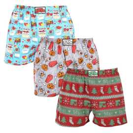 3PACK pánske trenky Styx art klasická guma viacfarebné (3A16826) M, trenírky.
Doprajte si štýl a pohodlie s pánskymi šortkami Styx v pestrých farbách a originálnom dizajne.
Mäkký materiál pre celodenné pohodlie
Šortky Styx sú vyrobené zo 100 % bavlny, ktorá ponúka mäkkosť a priedušnosť aj pri celodennom nosení.
Originálny dizajn a pohodlné nosenie
Šortky Styx vnesú do vášho šatníka hravosť a jedinečný štýl vďaka odvážnym farbám a originálnym potlačiam.
Prečo si zaobstarať šortky Styx?

Vyrobené v Českej republike s dôrazom na kvalitu a precíznosť.


Materiál zo 100 % bavlny pre mäkkosť a pohodlie.


Originálne a zábavné vzory, ktoré vás odlíšia.

Kvalita z Českej republiky, to je spodná bielizeň Styx
Spodná bielizeň Styx sa kompletne vyrába v Českej republike.
Ako sa starať o šortky Styx
Ak chcete zachovať kvalitu a pohodlie svojich šortiek, postupujte podľa týchto pokynov:

Pranie: Perte pri maximálnej teplote 30 °C, aby ste zachovali intenzívne farby a mäkkosť bavlny.


Sušenie: Neodporúčame sušenie v bubnovej sušičke, radšej ich nechajte voľne uschnúť na vzduchu.


Žehlenie: Šortky môžete žehliť pri nízkej teplote, aby mali hladký vzhľad.

Tip: Staňte sa expertom na údržbu spodnej bielizne vďaka tipom v našom článku a doprajte svojim obľúbeným kúskom starostlivosť, akú si zaslúžia.