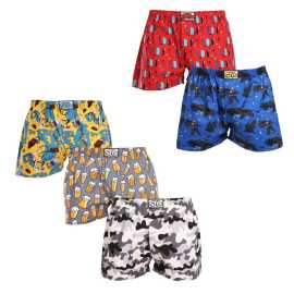 5PACK Herren Boxershorts Styx art klassischer Gummizug mehrfarbig (5A1377909) XL.
Gönnen Sie sich Stil und Komfort mit den Styx-Shorts für Männer in bunten und originellen Designs.
Weiches Material für ganztägigen Komfort
Die Styx-Shorts bestehen aus 100% Baumwolle, die auch bei ganztägigem Tragen weich und atmungsaktiv ist.
Originelles Design und bequeme Passform
Die Styx-Shorts bringen mit ihren kräftigen Farben und originellen Prints Verspieltheit und einzigartigen Stil in Ihre Garderobe.
Warum Styx-Shorts?

Hergestellt in der Tschechischen Republik mit dem Schwerpunkt auf Qualität und Präzision.


Das Material aus 100% Baumwolle sorgt für Weichheit und Komfort.


Originelle und witzige Designs, die Sie von der Masse abheben werden.

Qualität aus der Tschechischen Republik, das ist Styx-Unterwäsche
Die Unterwäsche von Styx wird vollständig in der Tschechischen Republik hergestellt.
Pflegehinweise für Styx-Shorts
Um die Qualität und den Komfort Ihrer Shorts zu erhalten, beachten Sie bitte die folgenden Hinweise:

Wäscherei: Bei maximal 30 °C waschen, damit die Farben intensiv und die Baumwolle weich bleibt.


Trocknen: Wir empfehlen, sie nicht im Trockner zu trocknen, sondern sie an der Luft trocknen zu lassen.


Bügeln: Für ein glattes Aussehen können Sie die Shorts bei niedriger Temperatur bügeln.

Tip: Werden Sie mit den Tipps in unserem Artikel zum Experten für die Pflege von Dessous und geben Sie Ihren Lieblingsstücken die Pflege, die sie verdienen.