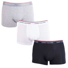 3PACK pánske boxerky Tommy Hilfiger viacfarebné nadrozmer (1U87905252 004) 3XL, trenky.
Doprajte si nadčasový štýl a špičkový komfort s pánskymi boxerkami od značky Tommy Hilfiger.
Prémiový materiál pre maximálne pohodlie
Boxerky Tommy Hilfiger sú vyrobené z jemnej, na dotyk veľmi príjemnej bavlny s prímesou elastanu, ktorý im dodáva pružnosť a dlhú životnosť.
Ikonyický štýl a precízny strih
Boxerky majú dlhšie nohavičky, ktoré sa nevyhrávajú a poskytujú dostatočné zakrytie a komfort.
Prečo by vám boxerky Tommy Hilfiger nemali chýbať

Prémiová bavlna s elastanom: Mäkká, priedušná a pohodlná na celodenné nosenie.
Dlhšie nohavičky a vyšívaný guma: Stabilita, štýl a žiadne rolovanie.
Elegantný a nadčasový dizajn: Skvelé na každodenné aj špeciálne príležitosti.

Spodná bielizeň Tommy Hilfiger je zárukou najvyššej kvality
Značka Tommy Hilfiger sa stala ikonou amerického obliekania pred takmer 40 rokmi a jej farebnosť v odtieňoch modrej, červenej a bielej je rozpoznateľná na prvý pohľad.
Ako sa starať o boxerky Tommy Hilfiger

Pranie: Per na 30 °C.
Sušenie: Boxerky možno sušiť v sušičke pri nízkej teplote.
Žehlenie: V prípade potreby je možné ich žehliť na nižšiu teplotu.

Tip: Nájdenie ideálneho kúsku spodnej bielizne môže byť niekedy náročné.