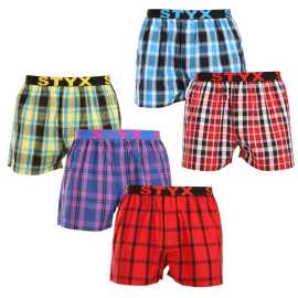 5PACK Herren Boxershorts Styx sportlicher Gummizug mehrfarbig (5B103135) L.
Sie sind auf der Suche nach Shorts, die Stil, Komfort und erstklassige Qualität vereinen?
Hochwertige Baumwolle für perfekten Komfort
Die Shorts sind aus hochwertiger 100%iger Baumwolle gefertigt, die sich nicht nur weich anfühlt, sondern auch wunderbar atmungsaktiv ist.
Klassischer Schnitt und moderner Look
Dank der lockeren Passform werden Sie sich in diesen Shorts rundum wohlfühlen, denn sie bieten viel Raum für natürliche Bewegungen.
Warum Sie unbedingt Styx-Shorts ausprobieren sollten

100% Baumwolle für maximalen Komfort: Die Shorts bestehen aus hochwertiger Baumwolle, die weich, atmungsaktiv und hautfreundlich ist und den ganzen Tag über für Komfort sorgt.
Sportlich gewebter Gummi: Das feste, aber bequeme Styx-Logo-Gummiband hält die Shorts an Ort und Stelle, ohne unangenehm einzuschneiden oder sich zu lockern.
Tschechische Produktion und hochwertige Verarbeitung: Styx ist eine tschechische Traditionsmarke, die auf präzise Verarbeitung, Haltbarkeit und Langlebigkeit ihrer Produkte stolz ist.

Die tschechische Marke Styx bietet Spaß und Premiumqualität
Styx-Unterwäsche ist besonders bei denjenigen beliebt, denen Individualität wichtig ist.
Wie pflege ich die Styx-Shorts?
Damit Ihre Shorts lange in Form bleiben, empfehlen wir die folgenden Tipps.

Waschen: Wir empfehlen, das Kleidungsstück bei 30 °C zu waschen, damit die Baumwolle ihre Weichheit behält und die Farben kräftig bleiben.
Trockner: Das Trocknen im Wäschetrockner wird nicht empfohlen, um ein Schrumpfen des Materials zu vermeiden.
Bügeln: Baumwolle kann gebügelt werden, aber wir empfehlen eine niedrigere Temperatur, um den Stoff nicht zu beschädigen.

Tip: Werden Sie ein Experte für die Pflege von Unterwäsche mit den Ratschlägen in unserem Artikel und geben Sie Ihren Lieblingsstücken die Pflege, die sie verdienen.