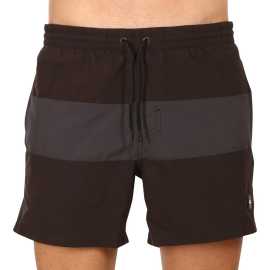 Maillot de bain homme O'neill multicolore (N2800006-29014) M.
Profitez pleinement de la saison estivale avec les maillots de bain pour hommes O'Neill, qui allient look moderne, confort et respect de l'environnement.
Matériau de haute qualité, respectueux de l'environnement
Les maillots de bain contiennent une forte proportion de matériaux recyclés et de fibres fonctionnelles, ce qui garantit leur durabilité et leur séchage rapide, tout en contribuant à réduire l'empreinte écologique.
Coupe confortable et détails fonctionnels
Les shorts ont des jambes plus courtes qui offrent une liberté de mouvement suffisante et s'adaptent parfaitement au corps.
Pourquoi vous aimerez les maillots de bain O'Neill

Matériau respectueux de l'environnement: La forte proportion de fibres recyclées contribue à réduire l'impact sur l'environnement.
Séchage rapide et durable : Matériau léger et de haute qualité qui évacue l'humidité et résiste au chlore et à l'eau salée.
Coupe confortable avec ceinture réglable : La taille élastiquée avec cordon de serrage assure un ajustement parfait et un confort maximal pendant les mouvements.

La marque O'Neill apporte une touche sportive à votre garde-robe
La marque O'Neill trouve ses racines chez les surfeurs, ce qui confère aux produits non seulement un élan de design moderne, mais surtout une coupe précise qui garantit un maximum de confort et de liberté de mouvement.
Comment entretenir les maillots de bain O'Neill ?
Afin de conserver la qualité et la couleur de votre maillot de bain le plus longtemps possible, il est important de l'entretenir correctement :

Blanchisserie : Nous recommandons un lavage à 30°C avec un détergent doux ne contenant pas de produits chimiques agressifs.
Séchage : Nous ne recommandons pas de sécher le maillot dans le sèche-linge - il est préférable de le laisser sécher à l'air libre pour qu'il conserve son élasticité et sa forme.
Repassage : Il n'est pas nécessaire de repasser le maillot, la matière s'aplatit naturellement.

Conseil : Choisir un maillot de bain qui vous va parfaitement et qui met en valeur votre style peut être un parcours du combattant.