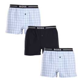 3PACK muške bokserice BOSS višebojan (50480034 465) S.
Tražite li donje rublje koje spaja eleganciju, maksimalnu udobnost i vrhunsku kvalitetu?
Prirodni pamuk za maksimalnu udobnost
Kratke hlače su izrađene od 100% pamuka, koji je mekan, prozračan i ugodan na dodir.
Moderan dizajn i udobno pristajanje
BOSS kratke hlače ističu se klasičnim, labavijim krojemkoji osigurava maksimalnu slobodu kretanja i udobnost.
Zašto sigurno volite BOSS kratke hlače?

100% pamuk za veliku udobnost: Prirodni, prozračni materijal.
Široki kroj za maksimalnu udobnost: Idealno za ležerno nošenje i opuštanje.
Moderan dizajn: Klasična boja za bezvremenski izgled.
Tkana elastika BOSS: Elegantni element dodaje luksuzan izgled.

BOSS donje rublje svidjet će se svim elegantnim muškarcima
Brend BOSS odvojio se od poznatog proizvođača odjeće Hugo Boss kao linija proizvoda za muškarce koji vole kvalitetne komade i bezvremenski izgled.
Kako se brinuti za kratke hlače?

Pranje: Prati na maksimalnoj temperaturi od 30°C kako bi se očuvala mekoća materijala.
Sušenje: Možete koristiti sušilicu, ali samo na nižoj temperaturi.
Peglanje: Kratke hlače možete peglati na srednjoj temperaturi.

Savjet: Pronalaženje omiljenog donjeg rublja ponekad je težak posao, stoga želimo da vam omiljeni komadi dugo traju.