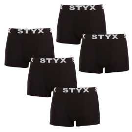 5PACK moške boksarice Styx športne elastične prevelike črne (5R960) 3XL.
Privoščite si udobje, ki traja ves dan, z moškimi boksericami Styx v klasični barvi.
Kakovosten material za največje udobje
Boksarice so izdelane iz vrhunske mešanice bombaža in umetnih vlaken.
Praktična zasnova in češka natančnost
Boksarice Styx imajo krajše noge, ki se nikjer ne zvijajo in vam omogočajo največjo svobodo gibanja.
Zakaj izbrati boksarice Styx

Češka kakovost: Zasnovan in izdelan je na Češkem, kar zagotavlja vrhunsko kakovost izdelave.
Vrhunski materiali: Kombinacija bombaža, modala in elastana za največje udobje.
Univerzalno oblikovanje: Krajše noge in elegantne športne elastike za vsako priložnost.

Spodnje perilo Styx je eno izmed najbolj priljubljenih
Češka blagovna znamka Styx je med kupci znana predvsem po kratkih hlačah z novimi vzorci v živahnih barvah.
Kako pravilno skrbeti za bokserje Styx?

Pralnica: Perite pri 30 °C z blagim pralnim sredstvom, da material ostane mehak in udoben.
Sušenje: Ni priporočljivo sušiti v sušilnem stroju, za ohranitev oblike bokserjev pa jih sušite na zraku.
Likanje: Po potrebi likanje izvajajte na nizki temperaturi, da ohranite mehkobo materiala.

Nasvet: Postanite strokovnjak za vzdrževanje spodnjega perila z z nasveti v našem članku in svojim najljubšim kosom zagotovite nego, ki si jo zaslužijo.