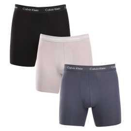 3PACK pánske boxerky Calvin Klein viacfarebné (NB1770A-QRH) XXL, trenky.
Užívajte si maximálne pohodlie a luxus s pánskymi boxerkami Calvin Klein.
Kvalitný materiál pre celodenné pohodlie
Tieto boxerky sú vyrobené z prvotriednej zmesi bavlny a elastanu.
Elegantný dizajn a praktický strih
Tkaná guma s kontrastným logom Calvin Klein vytvárajú štýlový a nadčasový vzhľad.
Prečo si zamilujete boxerky Calvin Klein

Prvotriedny materiál: Kombinácia bavlny a elastanu zaručuje mäkkosť, priedušnosť a elasticitu pre maximálne pohodlie počas celého dňa.


Štýlový dizajn: Ikonické logo Calvin Klein s vyšívanou gumou dodáva boxerkám elegantný vzhľad vhodný na každú príležitosť.


Praktický strih: dlhšie nohavice a prispôsobivý strih poskytujú väčšie pohodlie a voľnosť pohybu, ideálne na bežné nosenie, do práce aj na voľný čas.

Spodnú bielizeň Calvin Klein milujú ľudia na celom svete
Pánska spodná bielizeň Calvin Klein patrí k stáliciam módneho priemyslu.
Ako sa starať o boxerky Calvin Klein
Aby si vaše nové boxerky zachovali svoj vzhľad a kvalitu čo najdlhšie, dodržiavajte tieto jednoduché pokyny:

Pranie: Perte ich pri maximálnej teplote 30 °C.


Sušenie: Sušenie v bubnovej sušičke sa neodporúča - najlepšou voľbou je sušenie na vzduchu.


Žehlenie: Boxerky nie je potrebné žehliť, čím ušetríte čas a námahu.

Tip: Hľadanie obľúbenej spodnej bielizne môže byť beh na dlhé trate, preto chceme, aby vám obľúbené kúsky dlho vydržali.