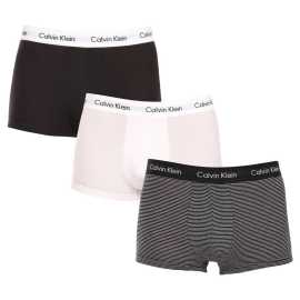 3PACK pánske boxerky Calvin Klein viacfarebné (U2664G-IOT) L, trenky.
Doprajte si pohodlie a dokonalý štýl bez kompromisov s pánskymi boxerkami Calvin Klein.
Kvalitný materiál pre celodenné pohodlie
Boxerky sú vyrobené z vysokokvalitnej zmesi bavlny a elastanu, ktorá zaručuje priedušnosť, mäkkosť a prirodzenú elasticitu.
Pohodlný strih sa vám maximálne prispôsobí
Každé boxerky v tomto balení majú svoj vlastný štýl - od jednoduchej čiernej cez elegantnú sivú až po výrazný vzor loga Calvin Klein.
Prečo si boxerky Calvin Klein zamilujete

Vysokokvalitná zmes materiálov: bavlna pre pohodlie a elastan pre pružnosť.


Dokonalý štýl: Tri rôzne vzory v jednom balení na rôzne príležitosti.


Pás s logom: Pevný, ale pohodlný pás, ktorý netlačí.


Krátke nohavičky: Ideálne na každodenné nosenie a šport.

Spodnú bielizeň Calvin Klein milujú ľudia na celom svete
Pánska spodná bielizeň Calvin Klein patrí k stáliciam módneho priemyslu.
Ako sa starať o pánske boxerky Calvin Klein
Dodržiavanie týchto pokynov zabezpečí dlhú životnosť a pohodlie vašich boxeriek Calvin Klein.

Pranie: Odporúčame prať boxerky pri maximálnej teplote 30 °C, aby sa zachoval tvar a farba materiálu.


Sušenie: Boxerky môžete bezpečne sušiť v sušičke pri nízkej teplote.


Žehlenie: Tieto boxerky sa nemusia žehliť.

Tip: Nájsť ten správny kus spodnej bielizne, ktorý vám dokonale padne, môže byť náročné.