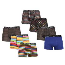 7PACK pánske boxerky Lee Cooper viacfarebné (PO41015-mix) 3XL, trenky.
Doprajte si výnimočné pohodlie a moderný dizajn s týmito pánskymi boxerkami od obľúbenej značky Lee Cooper.
Kvalitný materiál, ktorý vás nesklame
Boxerky Lee Cooper sú vyrobené z prvotriednej zmesi bavlny a elastanu, ktorá zaručuje mäkkosť, priedušnosť a zároveň pružnosť.
Jednoduchý dizajn, moderný vzhľad a nekonečné pohodlie
Tieto boxerky sa môžu pochváliť originálnym dizajnom.
Prečo si obľúbite boxerky Lee Cooper?

Pohodlie a kvalita: Vysokokvalitná zmes bavlny a elastanu pre celodenné pohodlie.


Všestrannosť: Ideálne na každodenné nosenie, šport a voľnočasové aktivity.


Štýlový detail: Tkaná guma s logom Lee Cooper dodáva moderný vzhľad.

Lee Cooper vyrába kvalitnú spodnú bielizeň už viac ako 100 rokov.
Pánske boxerky a ďalšiu spodnú bielizeň najvyššej kvality nájdete u značky Lee Cooper, ktorá je obľúbená u zákazníkov na celom svete.
Ako sa starať o svoje nové boxerky

Pranie: Na zachovanie farby a kvality materiálu odporúčame boxerky prať pri teplote 40 °C.


Sušenie: Pre dlhšiu životnosť bielizne neodporúčame používať sušičku.


Žehlenie: Boxerky môžete žehliť pri nízkej teplote vhodnej pre bavlnu.

Tip: Nájsť ten správny kus spodnej bielizne, ktorý vám dokonale padne, môže byť náročné.