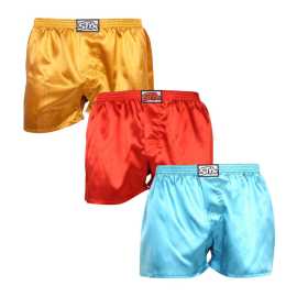 3PACK pánske trenky Styx klasická guma saténové viacfarebné (3C06357) XL, trenírky.
Zažite dokonalé pohodlie s pánskymi saténovými šortkami Styx v sexi čiernej farbe.
Prvotriedny materiál a spracovanie
Šortky sú vyrobené z polyesterového saténu, ktorý prináša niekoľko kľúčových výhod.
Moderný dizajn pre štýlových mužov
Čierna farba s miernym leskom dodáva týmto šortkám nadčasový a elegantný vzhľad.
Prečo by vám saténové šortky Styx nemali chýbať v šatníku

Elegantný dizajn: Saténový povrch a čierna farba prinášajú jedinečný štýl.
Maximálne pohodlie: Ľahký materiál a voľný strih vám zabezpečia pohodlie počas celého dňa.
Podpora českej výroby: Kupujete výrobok s pečaťou kvality z Českej republiky.

Spodná bielizeň Styx je jednou z najobľúbenejších
Česká značka Styx je medzi zákazníkmi známa najmä vďaka svojej spodnej bielizni s neotrelými vzormi vo výrazných farbách.
Ako sa starať o saténové šortky Styx?
Aby ste sa vo svojich obľúbených šortkách cítili pohodlne čo najdlhšie, odporúčame dodržiavať tieto tipy.

Pranie.
Sušenie: Sušenie v sušičke sa neodporúča.
Žehlenie: V prípade potreby môžete šortky žehliť pri nižšej teplote.

Tip: Nájsť ten správny kúsok spodnej bielizne, ktorý vám dokonale padne, je niekedy náročné.