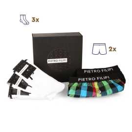 Pánska darčeková sada 2PACK trenky a 3PACK bielé sportové ponožky Pietro Filipi (3PG0V1) 3XL, trenírky.
Dajte svojmu obľúbenému mužovi najavo, že vám záleží na jeho pohodlí.
Čo darčeková súprava spodnej bielizne Pietro Filipi obsahuje

2 kusy pánskych trenírok Pietro Filipi s tkanou gumou a logom


3 páry športových bielych ponožiek Pietro Filipi vysokého strihu

Štýl a pohodlie v jednom s trenírkami Pietro Filipi
Pánske šortky Pietro Filipi vám poskytnú maximálne pohodlie v každej situácii.
Ponožky Pietro Filipi vám prinášajú pohodlie a štýl
Športové ponožky Pietro Filipis vysokým strihom sú skvelou voľbou pre každého, kto hľadá spojenie elegancie a funkčnosti.
Prečo sa oplatí kúpiť darčekovú súpravu boxeriek a ponožiek Pietro Filipi

Praktický darček pre každého muža.


Elegantné balenie.


Kvalitný materiál a nadčasový dizajn.

Spodná bielizeň Pietro Filipi pre všetkých štýlových mužov
Značka Pietro Filipi má na českom trhu dlhoročnú tradíciu.
Ako sa starať o novú spodnú bielizeň
Aby vám radosť z nových trenírok a ponožiek vydržala čo najdlhšie, odporúčame vám dodržiavať tieto rady.

Pranie: Trenírky perte pri teplote 40 °C, no v prípade ponožiek odporúčame teplotu 30 °C.


Sušenie: Šortky môžete sušiť v sušičke, ponožky však nechajte schnúť na vzduchu.


Žehlenie: Ak musíte, šortky vyžehlite pri nižšej teplote.

Tip: Staňte sa expertom na údržbu spodnej bielizne vďaka tipom v našom článku a doprajte svojim obľúbeným kúskom starostlivosť, akú si zaslúžia.