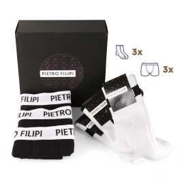 3PACK 3PACK Geschenkset Boxershorts und weiße Sportsocken für Männer Pietro Filipi (6PAOV1) M.
Machen Sie Ihrem Lieblingsmenschen klar, dass Sie sich um sein Wohlbefinden sorgen.
Was das Pietro Filipi Lingerie-Geschenkset enthält

3 Stück Herren-Boxershorts von Pietro Filipi mit gewebtem Gummi und Logo


3 Paar weiße hochgeschnittene Sportsocken von Pietro Filipi (entspricht der Größe L 43-46)

Die Herren-Boxershorts von Pietro Filipi bieten den ganzen Tag lang Komfort
Die eng anliegenden Boxershorts von Pietro Filipi sind aus einer hochwertigen Baumwoll-Elastan-Mischung gefertigt, die sich angenehm auf der Haut anfühlt , Feuchtigkeit ableitet und sich perfekt an den Körper anpasst.
Die Socken von Pietro Filipi bieten Ihnen Komfort und Stil
Die hoch geschnittenen Sportsocken von Pietro Filipi sind eine gute Wahl für alle, die eine Kombination aus Eleganz und Funktionalität suchen.
Warum sich das Geschenkset aus Boxershorts und Socken von Pietro Filipi lohnt

Ein praktisches Geschenk für jeden Mann.


Elegante Verpackung.


Hochwertiges Material und zeitloses Design.

Pietro Filipi Unterwäsche für alle stilvollen Männer
Die Marke Pietro Filipi hat eine lange Tradition auf dem tschechischen Markt.
Wie man seine neue Unterwäsche pflegt
Damit Sie möglichst lange Freude an Ihren neuen Boxershorts und Socken haben, empfehlen wir Ihnen, diese Tipps zu beachten.

Wäscherei: Boxershorts können bei 40 °C gewaschen werden, für Socken empfehlen wir 30 °C.


Trocknen: Sie können Ihre Boxershorts im Wäschetrockner trocknen, aber Ihre Socken sollten an der Luft trocknen.


Bügeln: Wenn es sein muss, bügeln Sie die Boxershorts bei einer niedrigeren Temperatur.

Tip: Werden Sie mit den Tipps in unserem Artikel zum Experten für die Pflege von Dessous und geben Sie Ihren Lieblingsstücken die Pflege, die sie verdienen.