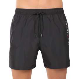 Pánske plavky Tommy Hilfiger čierné (UM0UM03258 BDS) XXL.
Hľadáte plavky, ktoré spájajú luxusný dizajn, pohodlie a funkčnosť?
Ľahký a rýchloschnúci materiál
Plavky sú vyrobené z polyesteru, ktorý je nielen mimoriadne ľahký, ale aj rýchlo schne.
Pohodlný strih, ktorý dokonale padne
Vďaka mierne športovému strihu a rýchloschnúcemu materiálu sa tieto plavky skvele hodia nielen na plávanie a relax na pláži, ale aj na vodné športy alebo bežné nosenie počas horúcich letných dní.
Prečo by ste mali vyskúšať plavky Tommy Hilfiger

Rýchloschnúci materiál: 100% polyester poskytuje ľahkosť, odolnosť a rýchle schnutie pre maximálne pohodlie.
Štýlový dizajn: Decentné logo Tommy Hilfiger dodáva prémiový vzhľad.
Pohodlný strih: Krátke nohavičky a elastický pás so sťahovacou šnúrkou zaručujú skvelé prispôsobenie a voľnosť pohybu.

Spodná bielizeň Tommy Hilfiger zaručuje najvyššiu kvalitu
Značka Tommy Hilfiger sa pred takmer 40 rokmi stala ikonou amerického obliekania a jej farebnosť v tónoch modrej, červenej a bielej je rozpoznateľná na prvý pohľad.
Ako sa starať o plavky Tommy Hilfiger?
Aby si plavky zachovali kvalitu a farbu čo najdlhšie, je dôležité ich správne udržiavať:

Pranie: Odporúčame prať na 30 °C s jemným pracím prostriedkom, aby nedošlo k poškodeniu materiálu.
Sušenie: Sušenie: Nesušiť v sušičke – najlepšie je nechať ich voľne uschnúť na vzduchu.
Žehlenie: Nežehliť, materiál sa sám vyrovná a zostane hladký.

Tip: Výber plaviek, ktoré vám dobre padnú a zvýraznia váš štýl, môže byť beh na dlhé trate.