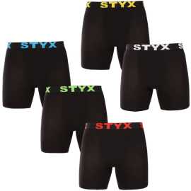 5PACK muške bokserice Styx duga sportska guma crna (5UN9601) M.
Priuštite si cjelodnevnu udobnostuz muške bokserice Styx.
Kvalitetan materijal za maksimalnu udobnost
Bokserice su izrađene od vrhunske mješavine pamuka i sintetičkih vlakana.
Praktičan dizajn i češka preciznost
Styx bokserice imaju produžene hlačekoje vam pružaju dodatnu potporu i sprječavaju trenje bedara, što ćete cijeniti tijekom bavljenja sportom i dugog sjedenja u uredu ili automobilu.
Zašto odabrati Styx bokserice

Češka kvaliteta: Dizajniran i proizveden u Češkoj, što jamči vrhunsku kvalitetu izrade.
Premium materijali: Kombinacija pamuka, modala i elastina za maksimalnu udobnost.
Univerzalni dizajn: Produžene hlače i elegantna sportska guma za svaku priliku.

Donje rublje Styx jedno je od najpopularnijih
Češki brend Styx među kupcima je poznat ponajviše po kratkim hlačama sa svježim uzorcima upečatljivih boja.
Kako pravilno njegovati svoje Styx bokserice?

Pranje: Perite na 30°C s blagim deterdžentom kako bi materijal ostao mekan i ugodan.
Sušenje: Ne preporučuje se sušilica, sušite bokserice na zraku kako bi zadržale oblik.
Peglanje: Ako je potrebno, glačajte na niskoj temperaturi kako bi materijal ostao mekan.

Savjet: Postanite stručnjak za održavanje donjeg rublja zahvaljujući savjetima u našem članku i pružite svojim omiljenim komadima njegu koju zaslužuju.