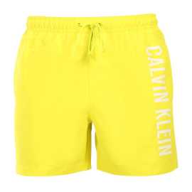 Moške kopalke Calvin Klein rumene (KM0KM01092-LRF) L.
Želite biti videti elegantno in hkrati uživati v največjem udobju?
Lahkoten in funkcionalen material vam zagotavlja udobje
Kopalke so izdelane iz lahkega poliestra, ki se hitro suši in je zelo trpežen.
Udobno prileganje za vsako priložnost
Kopalke Calvin Klein imajo krajše noge, zato vas ne omejujejo in pustijo vaše noge na ogled.
Zakaj v vaši garderobi ne smejo manjkati kopalke Calvin Klein

Vrhunska zasnova: Razkošen videz z ikoničnim logotipom Calvin Klein.
Material za hitro sušenje.
Odličen kroj: Kratke nogavice in elastičen pas z vrvico se bodo prilagodili vašemu telesu in zagotovili največjo svobodo gibanja.

Spodnje perilo Calvin Klein obožujejo ljudje po vsem svetu
Moško spodnje perilo Calvin Klein je ena od stalnic modne industrije.
Kako skrbeti za kopalke?
Če želite zagotoviti, da bodo vaše kopalke trajale kot nove, je pomembno, da jih pravilno negujete:

Pralnica: Priporočeno za 30 °C z blagim detergentom.
Sušenje: Ni primerno za sušenje v sušilnem stroju - najbolje je, da se posuši na zraku.
Likanje: Ne likate, material se naravno zravna.

Nasvet: Izbira kopalk, ki se vam popolnoma prilegajo in poudarjajo vaš slog, je lahko dolgotrajna.