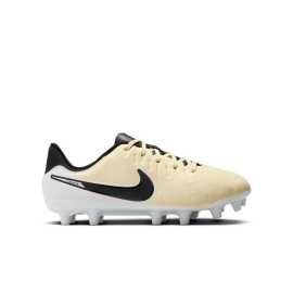 Nike Jr. Tiempo Legend 10 Academy Little/Big Kids Multi-Ground Low-Top Soccer Cleats 38,5. Keď chcete ľahko ovládať pole Pánske kopačky Nike Tiempo Legend 10 Academy MG vám pomôžu dosiahnuť maximálnu kontrolu a pohodlie na ihrisku. Vďaka inovatívnemu zvršku FlyTouch Lite získate výnimočný cit pre loptu a prirodzené prispôsobenie nohe. Ľahká konštrukcia a optimalizovaný trakčný vzor zabezpečujú stabilitu a rýchle zmeny smeru na rôznych povrchoch. Výhody ▪ Zvršok FlyTouch Lite: Mäkký a prispôsobivý materiál pre lepší kontakt s loptou.▪ Mikrotextúrovaný povrch: zlepšuje kontrolu pri prihrávkach, driblingu a streľbe.▪ Ľahká konštrukcia.▪ MG trakčný vzor: Poskytuje stabilitu a priľnavosť na prírodnom a umelom povrchu. Tieto kopačky vám ukážu, že pohodlie a štýl môžu ísť ruka v ruke - pripravte sa zažiariť!Horná FlyTouch je jednoducho úžasný materiál pre kopačky! Je ako syntetická koža, ale oveľa mäkší a pohodlnejší. Skvele sedí na nohe a zabezpečuje skvelý kontakt s loptou. Takže ak chcete mať lepší cit pre loptu, FlyTouch je pre vás!Podrážka - guma  S gumovou podrážkou sa proste nedá nič pokaziť. Dlho vydrží, ľahko sa čistí a má skvelú trakciu.   Tip: Ak neviete, ako si vybrať správne kopačky, pozrite si náš článok, ktorý vám pomôže s výberom.