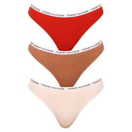 3PACK dámske tangá Tommy Hilfiger viacfarebná (UW0UW02829 0R2) L.
Hľadáte tangá, ktoré dokonale padnú väčším veľkostiam a ponúkajú štýl aj pohodlie?
Mäkká bavlna, ktorá sa prispôsobí vašim potrebám
Tanga sú vyrobené z kvalitnej bavlny s prímesou elastanu.
Nadčasový štýl, ktorý si zamilujete
Klasické farby v kombinácii s jemnou tkanou gumou, na ktorej je logo Tommy Hilfiger, dodávajú tangám športový nádych a zároveň pôsobia elegantne a žensky.
Prečo si zamilujete tangá Tommy Hilfiger

Pohodlný strih, ktorý sa prispôsobí väčším veľkostiam.
Kvalitný a priedušný bavlnený materiál.
Štýlový a zároveň praktický dizajn s elastickou gumou s ikonickým logom.

Tommy Hilfiger je značka pre všetky moderné ženy
Spodná bielizeň Tommy Hilfiger predstavuje dokonalú harmóniu medzi klasickým a moderným vzhľadom.
Ako sa starať o tangá Tommy Hilfiger
Aby vaše obľúbené tangá vydržali ako nové, odporúčame dodržiavať tieto pokyny.

Pranie: Per na 30 °C.


Sušenie: Môžeš sušiť v sušičke – zvoľ program s nízkou teplotou, ktorý chráni vlákna a elasticitu.
Žehlenie: Nežehliť – materiál je hladký a ľahko sa udržuje bez potreby žehlenia.

Tip: Staňte sa expertom na údržbu spodnej bielizne vďaka radám v našom článku a doprajte svojim obľúbeným kúskom starostlivosť, ktorú si zaslúžia.