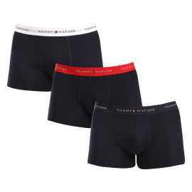 3PACK pánske boxerky Tommy Hilfiger tmavo modré (UM0UM02763 0W3) S, trenky.
Doprajte si nadčasový štýl a špičkový komfort s pánskymi boxerkami od značky Tommy Hilfiger.
Prémiový materiál pre maximálne pohodlie
Boxerky Tommy Hilfiger sú vyrobené z jemnej, na dotyk veľmi príjemnej bavlny s prímesou elastanu, ktorý im dodáva pružnosť a dlhú životnosť.
Ikonyický štýl a precízny strih
Boxerky majú dlhšie nohavičky, ktoré sa nevyhrávajú a poskytujú dostatočné zakrytie a komfort.
Prečo by vám boxerky Tommy Hilfiger nemali chýbať

Prémiová bavlna s elastanom: Mäkká, priedušná a pohodlná na celodenné nosenie.
Dlhšie nohavičky a vyšívaný guma: Stabilita, štýl a žiadne rolovanie.
Elegantný a nadčasový dizajn: Skvelé na každodenné aj špeciálne príležitosti.

Spodná bielizeň Tommy Hilfiger je zárukou najvyššej kvality
Značka Tommy Hilfiger sa stala ikonou amerického obliekania pred takmer 40 rokmi a jej farebnosť v odtieňoch modrej, červenej a bielej je rozpoznateľná na prvý pohľad.
Ako sa starať o boxerky Tommy Hilfiger

Pranie: Per na 30 °C.
Sušenie: Boxerky možno sušiť v sušičke pri nízkej teplote.
Žehlenie: V prípade potreby je možné ich žehliť na nižšiu teplotu.

Tip: Nájdenie ideálneho kúsku spodnej bielizne môže byť niekedy náročné.