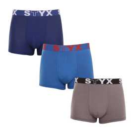 3PACK Herren Klassische Boxershorts Styx sportlicher Gummizug mehrfarbig (G9676863) XXL.
Gönnen Sie sich Komfort für den ganzen Tag mit den Styx Boxershorts für Männer in einer klassischen Farbgebung.
Hochwertiges Material für maximalen Komfort
Die Boxershorts sind aus einer hochwertigen Mischung aus Baumwolle und Kunstfasern gefertigt.
Praktisches Design und tschechische Präzision
Styx Boxershorts haben kürzere Beine, die nirgends einrollen und Ihnen maximale Bewegungsfreiheit bieten.
Warum Styx Boxershorts wählen

Tschechische Qualität: Entworfen und hergestellt in der Tschechischen Republik, was eine hohe Qualität der Verarbeitung garantiert.
Hochwertige Materialien: Kombination aus Baumwolle, Modal und Elastan für maximalen Komfort.
Universelles Design: Kürzere Beine und modisch-sportlicher Gummizug für jede Gelegenheit.

Styx-Unterwäsche ist eine der beliebtesten
Die tschechische Marke Styx ist bei den Kunden vor allem für ihre Shorts mit neuartigen Mustern in kräftigen Farben bekannt.
Wie pflege ich meine Styx-Boxershorts richtig?

Wäscherei: Bei 30°C mit einem milden Waschmittel waschen, damit das Material weich und bequem bleibt.
Trocknen: Es wird nicht empfohlen, Boxershorts im Wäschetrockner zu trocknen, sondern an der Luft zu trocknen, damit sie ihre Form behalten.
Bügeln: Falls erforderlich, bügeln Sie bei niedriger Temperatur, um die Weichheit des Materials zu erhalten.

Tip: Werden Sie ein Experte für die Pflege von Unterwäsche mit den Ratschlägen in unserem Artikel und geben Sie Ihren Lieblingsstücken die Pflege, die sie verdienen.