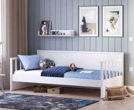 Posteľ s odnímateľnou zábranou pure modular - bielá.

Vnútorné rozmery 100x200 cm sú ideálne pre deti od narodenia až po ich dospievanie (0–14 rokov)!

 

Matrac nie je súčasťou.

Posteľ je dodávaná s roštom.

Spodná prístelka zobrazená na fotografiách nie je súčasťou produktu.

 

 

Rozmery postele s odnímateľnou zábranou Pure Modular sú 206x73x107cm (š, v, h).

 

 

Všetky produkty z kolekcie Pure Modular nájdete nižšie v súvisiacich produktoch.