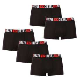 5PACK pánske boxerky Diesel čierne (00SUAG-0DDAI-E4356) XXL, trenky.
Zvoľte osvedčenú kombináciu štýlu, pohodlia a kvality s týmito pánskymi boxerkami značky Diesel.
Prémiový materiál pre maximálne pohodlie
Boxerky sú vyrobené z príjemnej zmesi bavlny a elastanu.
Moderný dizajn a premyslený strih
Jednofarebné vyhotovenie s kontrastným gumovým pásom pôsobí moderným a nadčasovým dojmom.
Prečo by si mal boxerky Diesel určite vyskúšať

Prémiový materiál: Kombinácia bavlny a elastanu zaručuje mäkkosť, priedušnosť a ideálnu pružnosť pre maximálne pohodlie po celý deň.
Štýlový dizajn: Výrazný tkaný pás s logom Diesel dodáva boxerkám moderný vzhľad a nadčasový štýl.
Univerzálne použitie: Ideálne na každodenné nosenie, do práce, na šport aj voľný čas – perfektná voľba pre každú príležitosť.

Spodná bielizeň Diesel pre tých, ktorí chcú pre seba to najlepšie
Ikona v oblasti oblečenia a spodnej bielizne Diesel vás nadchne svojím jednoduchým štýlom s originálnymi prvkami.
Ako sa starať o boxerky Diesel
Aby vám vaše obľúbené spodné prádlo vydržalo čo najdlhšie, odporúčame dodržiavať nasledujúce tipy.

Pranie: Boxerky perte pri maximálnej teplote 30 °C.
Sušenie: Boxerky môžeš sušiť v sušičke na nízku teplotu.
Žehlenie: Áno, tieto boxerky je možné žehliť.

Tip: Nájdenie správneho kusu spodnej bielizne, ktorý vám dokonale sedí, je niekedy náročné.