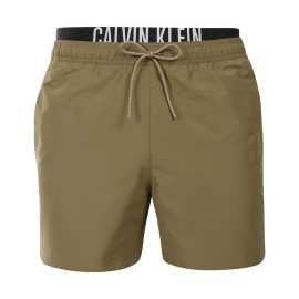 Maillots de bain pour hommes Calvin Klein vert (KM0KM01093-LB6) M.
Voici les maillots de bain pour hommes Calvin Klein, qui associent le design emblématique de la marque à des éléments modernes.
La qualité Calvin Klein qui ne vous laissera pas tomber
Les maillots de bain Calvin Klein sont fabriqués à partir de 100% de polyester recyclé, ce qui garantit une qualité supérieure tout en favorisant le développement durable.
Un design bien pensé pour votre confort
Les maillots de bain Calvin Klein sont conçus dans un souci de confort et de style.
Pourquoi les maillots de bain Calvin Klein ne devraient-ils pas être absents de votre garde-robe ?

Durabilité : Les maillots de bain sont fabriqués à partir de matériaux recyclés, ce qui réduit l'impact sur l'environnement.
Technologie de séchage rapide : Le matériau moderne assure un confort maximal tout au long de la journée.
Design élégant et moderne : Calvin Klein ne se démode jamais.
Un choix parfait : Vous serez une star non seulement sur la plage, mais aussi lors des fêtes au bord de la piscine ou de n'importe quel sport aquatique.

Les sous-vêtements Calvin Klein vous donnent un style unique
Les sous-vêtements pour hommes Calvin Klein sont l'un des piliers de l'industrie de la mode.
Comment entretenir les maillots de bain Calvin Klein ?
Pour que les maillots de bain Calvin Klein conservent longtemps leur qualité et leur couleur, il est important de suivre une procédure d'entretien correcte.

Blanchisserie : Lavez-les dans la machine à laver à une température maximale de 30 °C et utilisez un détergent doux qui n'abîme pas le matériau.
Séchage : Ne faites pas sécher votre maillot dans le sèche-linge, mais laissez-le sécher à l'air libre, à l'ombre, pour éviter que la couleur rouge vif ne se décolore.
Stockage : Une fois complètement sec, le maillot de bain doit être stocké dans un endroit sec et bien ventilé pour éviter la formation de moisissures.

Conseil : Trouver le sous-vêtement qui vous convient parfaitement peut s'avérer difficile.