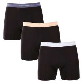 3PACK Boxers para hombre Calvin Klein negro (NB1770A-VXQ) L.
Disfruta del máximo confort y lujo con los calzoncillos bóxer para hombre de Calvin Klein.
Material de calidad para una mayor comodidad durante todo el día
Los calzoncillos están confeccionados en una mezcla de algodón y elastano de primera calidad.
Diseño elegante y corte práctico
La goma tejida con el logotipo de Calvin Klein en contraste crean un look elegante y atemporal.
Por qué te encantarán los calzoncillos Calvin Klein

Material deprimera calidad: La combinación de algodón y elastano garantiza suavidad, transpirabilidad y flexibilidad para el máximo confort durante todo el día.


Diseñoelegante: El icónico logo de Calvin Klein bordado en elástico confiere a los calzoncillos un aspecto elegante apto para cualquier ocasión.


Corte práctico: Las perneras más largas y el ajuste adaptable proporcionan una mayor comodidad y libertad de movimientos, ideal para la ropa informal, el trabajo y el ocio.

La ropa interior Calvin Klein gusta en todo el mundo
La ropa interior masculina Calvin Klein es uno de los incondicionales de la industria de la moda.
Cómo cuidar tus boxers Calvin Klein
Para que tus nuevos bóxers conserven su aspecto y calidad el mayor tiempo posible, sigue estas sencillas pautas:

Lavandería: El bolígrafo está a una temperatura máxima de 30 °C.


Secado:  No se recomienda secar en secadora - el secado al aire es la mejor opción


Planchado: Los bóxers no necesitan plancha, lo que ahorra tiempo y molestias.

Consejo: Encontrar tu ropa interior favorita puede ser un largo camino, así que queremos que tus piezas favoritas duren mucho tiempo.