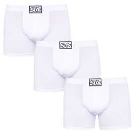 3PACK pánske boxerky Styx long klasická guma biele (3F1061) M, trenky.
Hľadáte dokonalú kombináciu pohodlia, štýlu a kvality?
Prvotriedny materiál pre dokonalé pohodlie
Tieto boxerky sú vyrobené z jedinečnej zmesi bavlny, modalu a elastanu.
Perfektne padnúce a pohodlné klasické elastické
Pánske boxerky Styx majú dlhšie nohavičky, ktoré zabraňujú nepríjemnému zrolovaniu a zaisťujú maximálne pohodlie pri akomkoľvek pohybe.
Prečo si boxerky Styx zamilujete

Prvotriedna kombinácia bavlny a modalu: Mäkká, priedušná a príjemná na telo.
Dlhšia nohavička: Zabraňuje žmolkovaniu a zaisťuje väčšie pohodlie.
Klasický elastický pás: Netlačí, ale pevne drží na svojom mieste.
Vhodné na bežné nosenie a šport: Skvelá voľba pre aktívnych mužov.
Vyrobené v ČR: Česká kvalita a precízne spracovanie.

Spodná bielizeň Styx patrí medzi najobľúbenejšie.
Česká značka Styx je medzi zákazníkmi známa najmä vďaka spodnej bielizni s neotrelými vzormi vo výrazných farbách.
Ako sa starať o boxerky Styx?
Aby vaše obľúbené boxerky vydržali dlho v dobrom stave, odporúčame dodržiavať tieto tipy:

Pranie: Odporúčame prať na 30 ° C, aby si materiál zachoval svoju jemnosť a elasticitu.
Sušenie: Nevhodné do sušičky, aby sa predišlo strate pružnosti a poškodeniu vlákien.
Žehlenie: Pokiaľ je potrebné, je možné žehliť na nízku teplotu, ale odporúčame žehliť naruby.

Tip: Nájsť ten správny kus spodnej bielizne, ktorý vám dokonale padne, môže byť náročné.