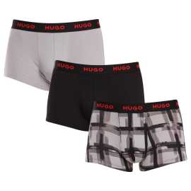 3PACK Herren Klassische Boxershorts HUGO mehrfarbig (50480170 039) L.
Setzen Sie auf zeitlose Eleganz und höchsten Komfort mit den HUGO Herren-Boxershorts.
Material, das sich perfekt an Sie anpasst
Die Kombination aus hochwertiger Baumwolle mit einem Hauch von Elastan sorgt für eine optimale Kombination aus Komfort und Flexibilität.
Ein Stil, der für sich selbst spricht
Die nüchterne Farbgebung ist für alle Männer geeignet, die keine Exzentrik mögen.
Warum Sie HUGO Boxershorts lieben werden

Hochwertiges Material aus einer Kombination von Baumwolle und Elastan.
Elegantes Design in klassischen Farben.
Kürzere Beine für mehr Komfort.

Hugo Unterwäsche für Liebhaber von Komfort und Luxus
Die Marke Hugo Underwear gehört zur Bekleidungsfamilie Hugo Boss und zeichnet sich durch hochwertige Materialien und präzise Verarbeitung aus.
Pflegehinweise für HUGO Boxershorts
Damit Ihre Lieblingsboxer lange halten, empfehlen wir Ihnen, diese Tipps zu befolgen.

Waschen: Der Stift hat eine Temperatur von 40 °C.
Trocknen: Sie können Ihre Boxershorts im Wäschetrockner im Schonprogramm trocknen.
Bügeln: Falls erforderlich, bügeln Sie sie bei niedrigerer Temperatur von innen nach außen.

Tip: Werden Sie ein Experte für die Pflege von Unterwäsche mit den Ratschlägen in unserem Artikel und geben Sie Ihren Lieblingsstücken die Pflege, die sie verdienen.