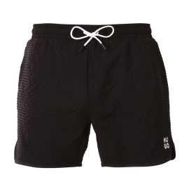 Maillot de bain homme HUGO noir (50540152 001) L.
Ces maillots de bain pour homme HUGO sont un mélange parfait de design simple et de qualité supérieure.
Matériau de qualité pour une fonctionnalité maximale
Ce maillot de bain pour homme est fabriqué en polyamide, ce qui lui assure légèreté, séchage rapide et excellente résistance à l'eau et au soleil.
Coupe moderne et design minimaliste
Le maillot de bain a une coupe ample classique qui offre une liberté de mouvement suffisante.
Des avantages que vous apprécierez vraiment avec les maillots de bain HUGO

Matière à séchage rapide : Fini les longues attentes pour qu'ils sèchent.
Caoutchouc élastique classique avec logo HUGO : Style et confort à la fois.
Résistance au chlore et aux rayons UV : Idéal pour la piscine et le soleil.
Un design simple mais distinctif : Il s'agit toujours d'un look masculin et de bon goût.

Sous-vêtements Hugo pour les amateurs de confort et de luxe
La marque de sous-vêtements Hugo appartient à la famille de vêtements Hugo Boss et se distingue par la qualité de ses matériaux et la précision de son travail.
Comment entretenir les maillots de bain HUGO
Pour que la joie que vous procure votre nouveau maillot de bain dure longtemps, nous vous recommandons de suivre les conseils suivants.

Blanchisserie : Maillots de bain dont la température maximale est de 30 °C.
Séchage : Le séchage par culbutage n'est pas recommandé.
Repassage : Ils n'ont pas repassé le maillot de bain.

Conseil : Choisir un maillot de bain qui vous va parfaitement et qui met en valeur votre style peut être un parcours du combattant.