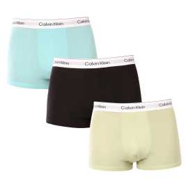 3PACK Herren Klassische Boxershorts Calvin Klein mehrfarbig (NB4392-VQX) S.
Genießen Sie ultimativen Komfort und Luxus mit den Calvin Klein Boxershorts für Männer in elegantem Schwarz.
Hochwertiges Material für ganztägigen Komfort
Die Boxershorts sind aus einer hochwertigen Mischung aus Baumwolle und Elastan gefertigt.
Elegantes Design und praktischer Schnitt
Die schwarze Farbe und der gewebte Gummizug mit kontrastierendem Calvin Klein-Logo sorgen für einen stilvollen und zeitlosen Look.
Warum Sie Calvin Klein Boxershorts lieben werden

Hochwertiges Material: Die Kombination aus Baumwolle und Elastan sorgt für Weichheit, Atmungsaktivität und Flexibilität für maximalen Komfort während des ganzen Tages.


Elegantes Design: Die zeitlose schwarze Farbe und das kultige, aufgestickte Calvin Klein-Logo verleihen den Boxershorts einen eleganten Look, der zu jedem Anlass passt.


Praktischer Schnitt: Die längeren Beine und die anpassungsfähige Passform bieten zusätzlichen Komfort und Bewegungsfreiheit, ideal für Freizeit, Beruf und Berufung.

Calvin Klein Unterwäsche wird von Menschen auf der ganzen Welt geliebt
Calvin Klein Herrenunterwäsche gehört zu den Aushängeschildern der Modeindustrie.
So pflegen Sie Ihre Calvin Klein Boxershorts
Damit Ihre neuen Boxershorts so lange wie möglich ihr Aussehen und ihre Qualität behalten, sollten Sie diese einfachen Richtlinien befolgen:

Wäscherei: Der Stift hat eine Höchsttemperatur von 30 °C.


Trocknen:  Das Trocknen im Wäschetrockner wird nicht empfohlen - Lufttrocknung ist die beste Option.


Bügeln: Boxershorts müssen nicht gebügelt werden, was Ihnen Zeit und Mühe erspart.

Tip: Die Suche nach Ihrer Lieblingsunterwäsche kann sehr langwierig sein, deshalb möchten wir, dass Ihre Lieblingsstücke lange halten.