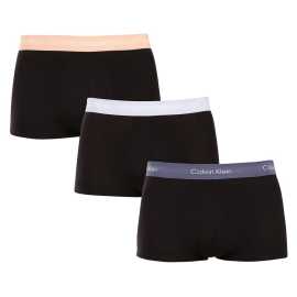 3PACK pánske boxerky Calvin Klein čierné (U2664G-VXQ) S, trenky.
Táto sada pánskych boxeriek Calvin Klein prináša nielen dokonalé pohodlie, ale aj nadčasový a moderný štýl.
Kvalitný materiál na každodenné nosenie
Boxerky Calvin Klein sú vyrobené z prvotriednej bavlny s prímesou elastanu pre mäkkosť, priedušnosť a pružnosť.
Kratšie nohavice pre maximálnu voľnosť pohybu
Boxerky Calvin Klein majú kratšie nohavičky, takže sú ideálnou voľbou pre tých, ktorí uprednostňujú voľnejší pohyb a minimálne obmedzenia.
Výhody, ktoré oceníte každý deň

Priedušná bavlna: Udrží vás svieže po celý deň.


Pružnosť vďaka elastanu: Boxerky sa dokonale prispôsobia vášmu telu a neobmedzujú v pohybe.


Štýlový elastický pás: Logo Calvin Klein dodáva boxerkám nadčasový vzhľad.

Spodná bielizeň Calvin Klein vám dodá jedinečný štýl
Pánska spodná bielizeň Calvin Klein patrí k stáliciam módneho priemyslu.
Ako sa starať o boxerky Calvin Klein
Aby si vaše boxerky zachovali svoju kvalitu a pohodlie po dlhú dobu, odporúčame dodržiavať tieto pokyny:

Pranie: Boxerky perte pri teplote 30 °C, aby ste zachovali mäkkosť materiálu.


Sušenie: Možno bezpečne sušiť v sušičke na nízkom stupni.


Žehlenie: Boxerky nie je potrebné žehliť.

Tip: Nájsť ten správny kus spodnej bielizne, ktorý vám dokonale padne, je niekedy náročné.