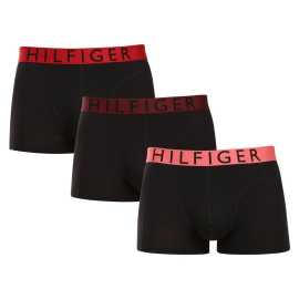 3PACK Moške boksarice Tommy Hilfiger črne (UM0UM03465 0SO) L.
Privoščite si brezčasen slog in vrhunsko udobje z moškimi boksericami Tommy Hilfiger.
Vrhunski material za maksimalno udobje
Boksarice Tommy Hilfiger so izdelane iz mehkega, na otip prijetnega bombaža z dodatkom elastana, ki jim daje prožnost in trpežnost.
Ikoničen slog in natančen kroj
Bokserji imajo daljše noge, ki se ne zvijajo, ter zagotavljajo zadostno pokritost in udobje.
Zakaj ne smete zamuditi boksaric Tommy Hilfiger

Vrhunski bombaž z elastanom: Mehke, zračne in udobne za celodnevno nošenje.
Daljše noge in elastičen pas: Stabilnost, slog in brez premikanja.
Elegantna in brezčasna zasnova: Odlično za vsak dan in posebne priložnosti.

Spodnje perilo Tommy Hilfiger je zagotovilo najvišje kakovosti
Blagovna znamka Tommy Hilfiger je pred skoraj 40 leti postala ikona ameriškega oblačenja, njena barvita paleta modre, rdeče in bele barve pa je prepoznavna že na prvi pogled.
Kako skrbeti za bokserje Tommy Hilfiger

Pralnica: Per pri 30 °C.
Sušenje: Bokserje lahko sušite v sušilnem stroju pri nizki temperaturi.
Likanje: Po potrebi jih lahko likate pri nižji temperaturi.

Nasvet: Iskanje popolnega spodnjega perila je včasih lahko izziv.