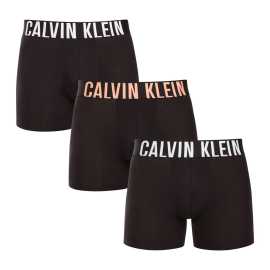 3PACK pánske boxerky Calvin Klein čierne (NB3609A-VVN) L, trenky.
Užívajte si maximálne pohodlie a luxus s pánskymi boxerkami Calvin Klein.
Kvalitný materiál pre celodenné pohodlie
Tieto boxerky sú vyrobené z prvotriednej zmesi bavlny a elastanu.
Elegantný dizajn a praktický strih
Tkaná guma s kontrastným logom Calvin Klein vytvárajú štýlový a nadčasový vzhľad.
Prečo si zamilujete boxerky Calvin Klein

Prvotriedny materiál: Kombinácia bavlny a elastanu zaručuje mäkkosť, priedušnosť a elasticitu pre maximálne pohodlie počas celého dňa.


Štýlový dizajn: Ikonické logo Calvin Klein s vyšívanou gumou dodáva boxerkám elegantný vzhľad vhodný na každú príležitosť.


Praktický strih: dlhšie nohavice a prispôsobivý strih poskytujú väčšie pohodlie a voľnosť pohybu, ideálne na bežné nosenie, do práce aj na voľný čas.

Spodnú bielizeň Calvin Klein milujú ľudia na celom svete
Pánska spodná bielizeň Calvin Klein patrí k stáliciam módneho priemyslu.
Ako sa starať o boxerky Calvin Klein
Aby si vaše nové boxerky zachovali svoj vzhľad a kvalitu čo najdlhšie, dodržiavajte tieto jednoduché pokyny:

Pranie: Perte ich pri maximálnej teplote 30 °C.


Sušenie: Sušenie v bubnovej sušičke sa neodporúča - najlepšou voľbou je sušenie na vzduchu.


Žehlenie: Boxerky nie je potrebné žehliť, čím ušetríte čas a námahu.

Tip: Hľadanie obľúbenej spodnej bielizne môže byť beh na dlhé trate, preto chceme, aby vám obľúbené kúsky dlho vydržali.