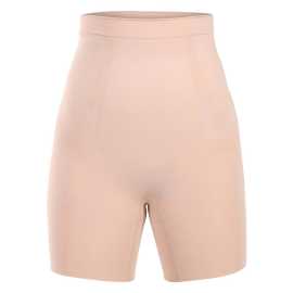 Dámske sťahovacia nohavičky Calvin Klein bežové (QF8119-7NS) S.
Túžiš po hladkej siluete a prirodzenom pohodlí po celý deň?
Prémiové materiály pre maximálne pohodlie
Nohavičky sú vyrobené z kombinácie umelých vlákien, ktoré spoločne zabezpečujú vysokú pružnosť, pevnosť a sú príjemné na dotyk.
Moderný dizajn a funkčný strih, ktorý podporí vaše sebavedomie
Jednofarebné vyhotovenie s decentným logom značky Calvin Klein dodáva spodnej bielizni nádych luxusu a elegancie.
Prečo vyskúšať sťahovacie nohavičky Calvin Klein

Bezšvový dizajn: Skvele splývajú s vaším telom a sú pod oblečením neviditeľné.
Tvarovanie bez nepohodlia: Perfektne stiahnu bruško, boky aj zadok a pritom zostávajú dokonale pohodlné.
Luxusný vzhľad a sebavedomý pocit: Elegantné jednofarebné vyhotovenie a štýlový vzhľad.

Spodná bielizeň Calvin Klein milujú ľudia po celom svete
Výnimočná spodná bielizeň Calvin Klein patrí medzi stálici módneho priemyslu.
Ako sa starať o sťahovacie nohavičky Calvin Klein
Správna starostlivosť predĺži životnosť tvojho prádla a zabezpečí, že si zachová tvar aj pružnosť.

Pranie:Nohavičky pier na jemný cyklus pri maximálnej teplote 30 °C.
Sušenie: Suš je na nízku teplotu, ideálne v sušičke s nastavením pre jemnú bielizeň.
Žehlenie: Nežehliť – vysoké teploty môžu poškodiť pružný materiál.

Tip: Tvoje obľúbené spodné prádlo si zaslúži jemné zaobchádzanie.